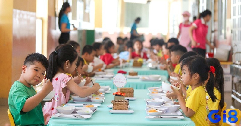 Mơ thấy nhiều trẻ con đang ăn là dấu hiệu của sự đủ đầy, tài lộc