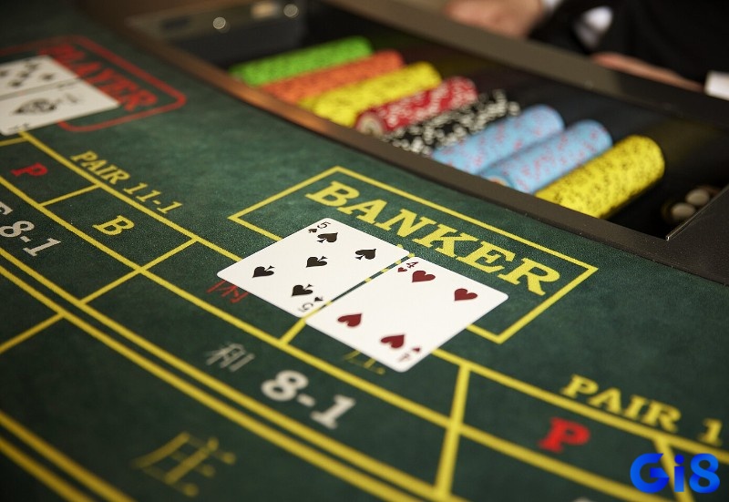Theo luật chơi bài baccarat, có ba lựa chọn đặt cược chính: Player (Người chơi), Banker (Nhà cái) và Tie (Hòa)