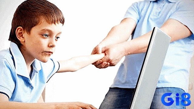 Thói quen chơi game sai cách dễ gây mỏi mắt, đau cơ và rối loạn giấc ngủ.